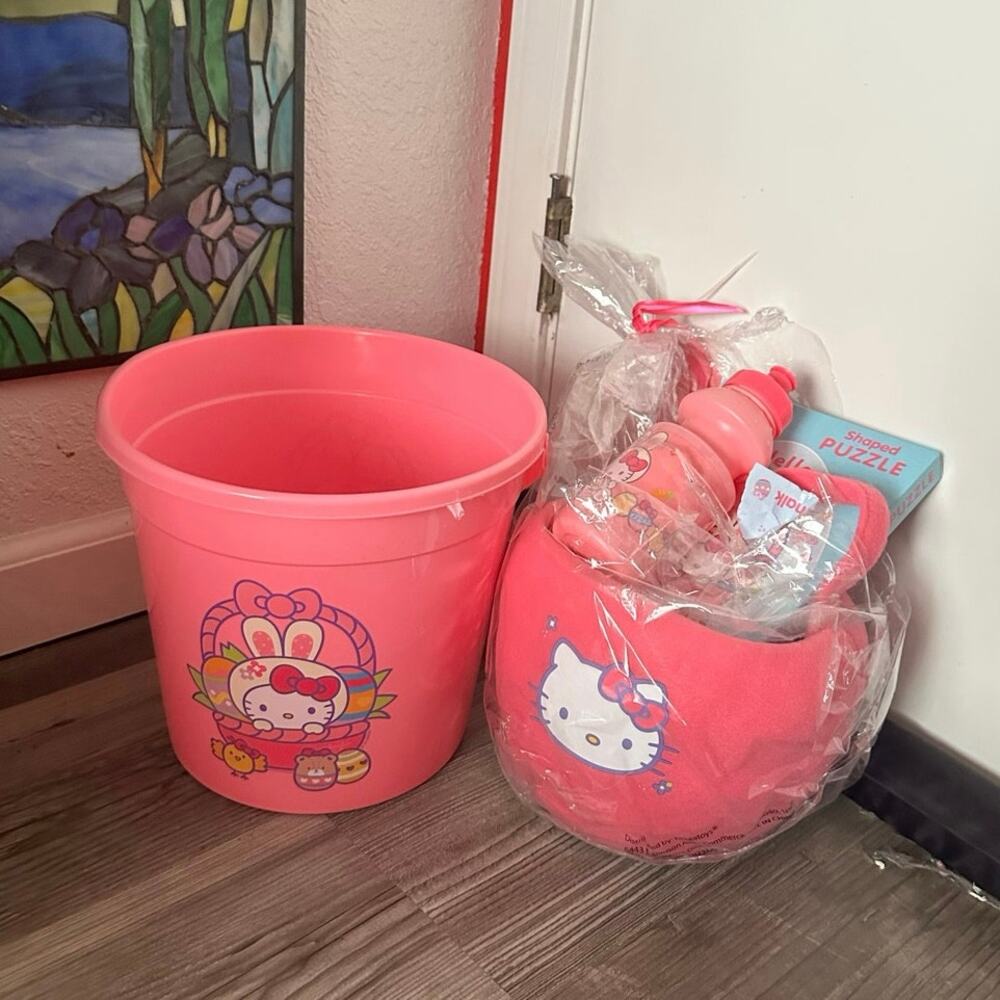 2024 sanrio hello kitty plastic bucket and open easter basket